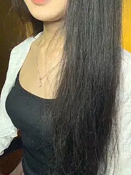 Snapshot of Nhinhi18 chatting on 06/19/26, 02:54 Nhinhi18 online show from 06/19/26, 02:54