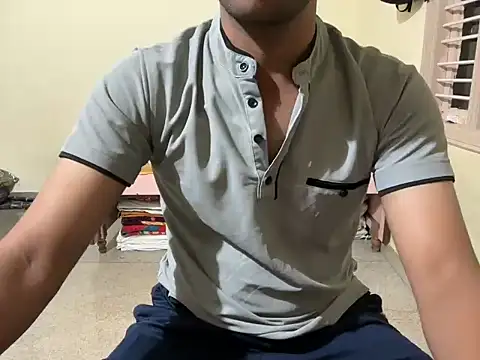 Snapshot of project085 chatting on 10/25/25, 02:35 project085 online show from 10/25/25, 02:35