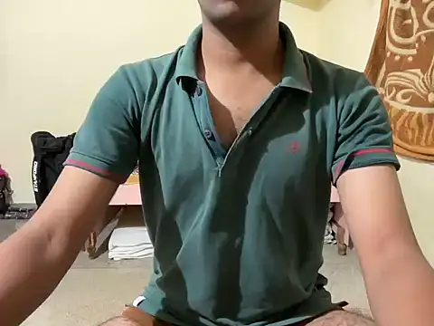 Snapshot of project085 chatting on 10/28/25, 03:36 project085 online show from 10/28/25, 03:36