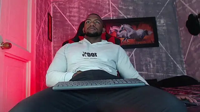 Snapshot of big_blackmen19 chatting on 10/10/25, 01:10 big blackmen19 online show from 10/10/25, 01:10