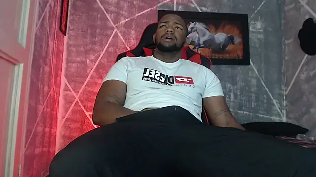 Snapshot of big_blackmen19 chatting on 10/24/25, 01:07 big blackmen19 online show from 10/24/25, 01:07