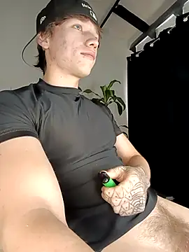 Logan sixxer online show from 11/28/25, 03:36