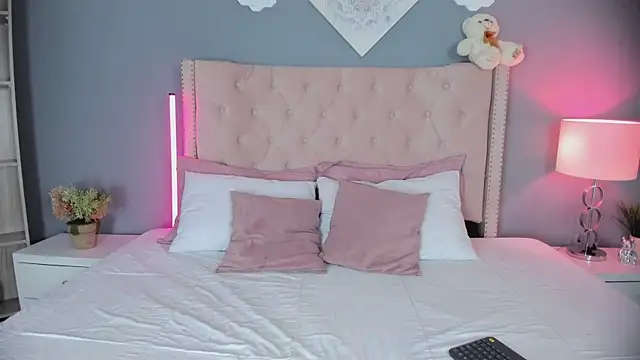 Snapshot of Joe_And_Emma chatting on 09/09/25, 10:20 Joe And Emma online show from 09/09/25, 10:20