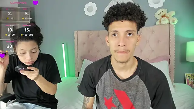 Snapshot of Joe_And_Emma chatting on 09/13/25, 09:25 Joe And Emma online show from 09/13/25, 09:25