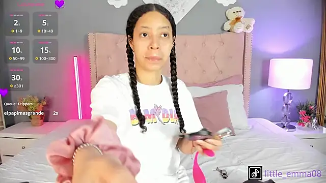 Snapshot of Joe_And_Emma chatting on 09/15/25, 09:26 Joe And Emma online show from 09/15/25, 09:26