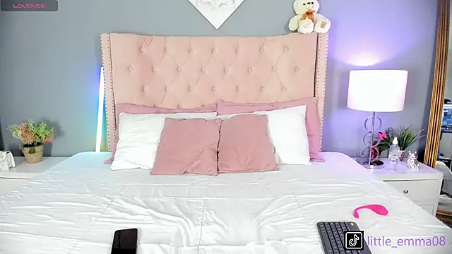 Snapshot of Joe_And_Emma chatting on 09/19/25, 11:05 Joe And Emma online show from 09/19/25, 11:05