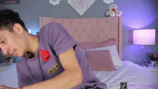 Snapshot of Joe_And_Emma chatting on 10/02/25, 09:33 Joe And Emma online show from 10/02/25, 09:33