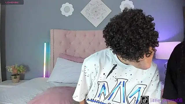 Snapshot of Joe_And_Emma chatting on 10/06/25, 10:18 Joe And Emma online show from 10/06/25, 10:18