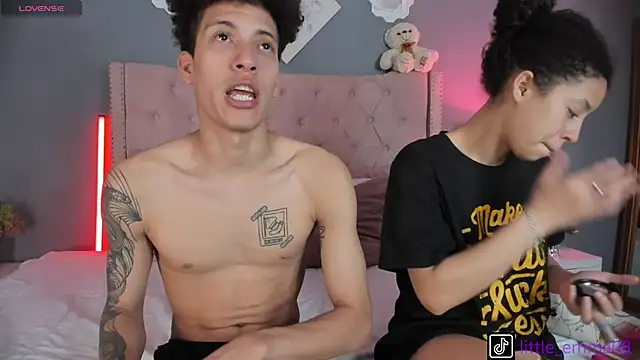 Snapshot of Joe_And_Emma chatting on 10/13/25, 05:40 Joe And Emma online show from 10/13/25, 05:40