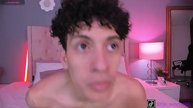 Snapshot of Joe_And_Emma chatting on 10/15/25, 09:26 Joe And Emma online show from 10/15/25, 09:26