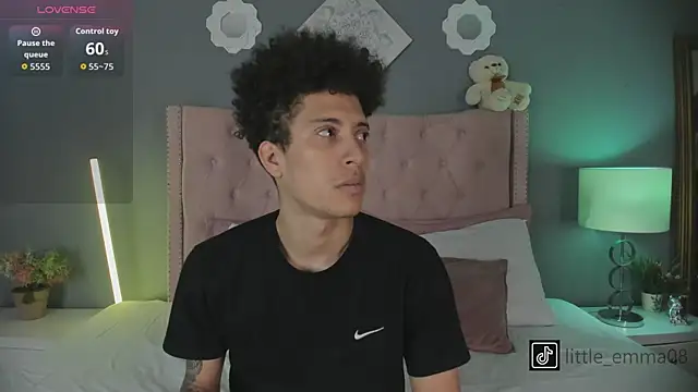 Snapshot of Joe_And_Emma chatting on 10/18/25, 10:21 Joe And Emma online show from 10/18/25, 10:21