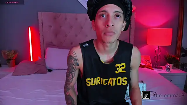 Snapshot of Joe_And_Emma chatting on 10/22/25, 09:36 Joe And Emma online show from 10/22/25, 09:36