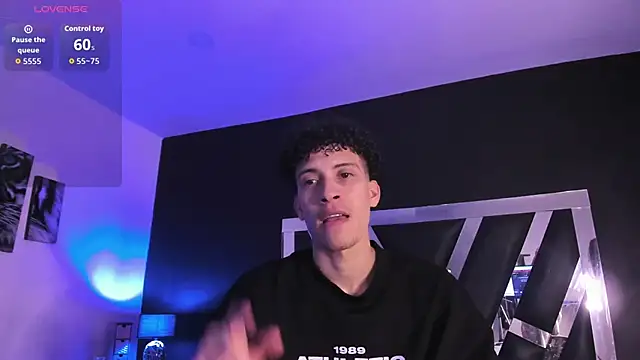 Snapshot of Joe_And_Emma chatting on 10/24/25, 11:34 Joe And Emma online show from 10/24/25, 11:34