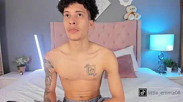 Snapshot of Joe_And_Emma chatting on 10/30/25, 09:15 Joe And Emma online show from 10/30/25, 09:15