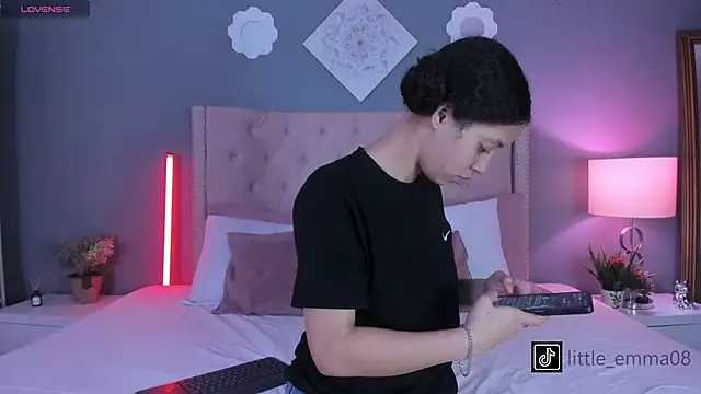 Snapshot of Joe_And_Emma chatting on 11/06/25, 11:04 Joe And Emma online show from 11/06/25, 11:04