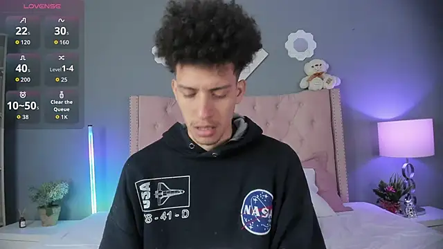 Snapshot of Joe_And_Emma chatting on 11/13/25, 10:08 Joe And Emma online show from 11/13/25, 10:08