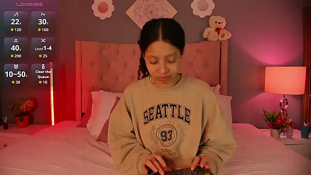 Snapshot of Joe_And_Emma chatting on 11/22/25, 04:44 Joe And Emma online show from 11/22/25, 04:44