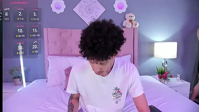 Snapshot of Joe_And_Emma chatting on 11/27/25, 03:19 Joe And Emma online show from 11/27/25, 03:19