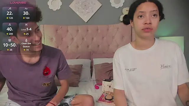 Snapshot of Joe_And_Emma chatting on 11/30/25, 05:11 Joe And Emma online show from 11/30/25, 05:11