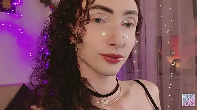 Snapshot of Queen_of_tease chatting on 06/02/26, 04:47 Queen of tease online show from 06/02/26, 04:47