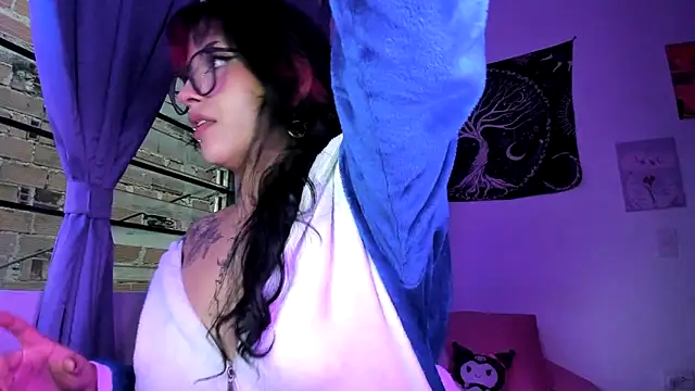 Snapshot of Sweet_mim_ chatting on 09/21/25, 11:06 Sweet mim  online show from 09/21/25, 11:06