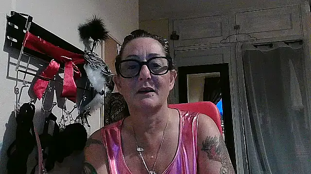 Mistress-Ivy51 online show from 10/20/25, 06:25