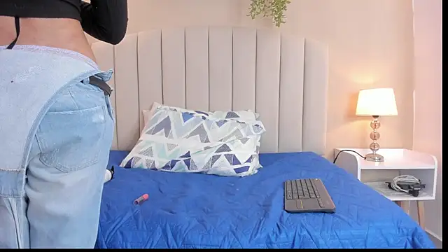 Rachel Donnelly online show from 12/05/25, 04:32