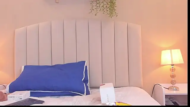 Rachel Donnelly online show from 12/20/25, 03:13