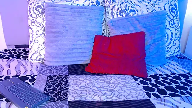 pocahontamoon online show from 04/16/26, 09:39