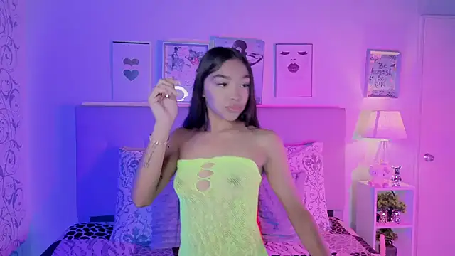 pocahontamoon online show from 04/21/26, 03:17