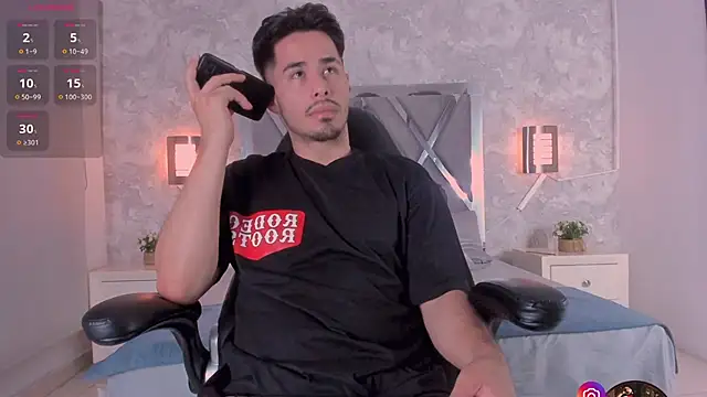 loghan fox online show from 09/09/25, 03:17