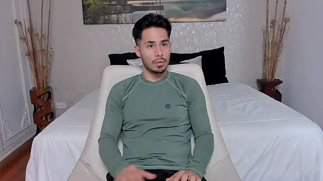 loghan fox online show from 09/11/25, 08:31