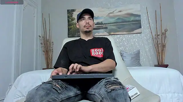 loghan fox online show from 09/24/25, 03:32