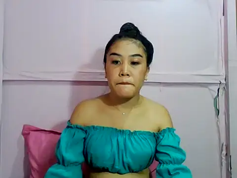 Snapshot of YourWildestDoll chatting on 04/21/26, 02:51 YourWildestDoll online show from 04/21/26, 02:51