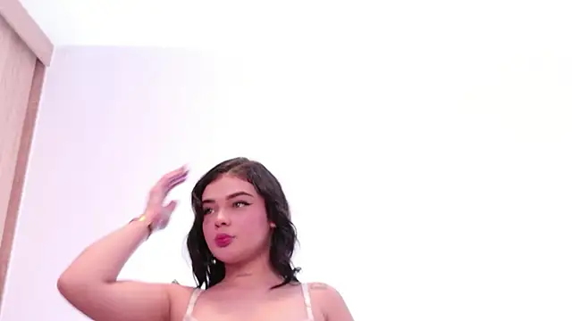 Snapshot of DulceDuarte chatting on 10/17/25, 11:02 DulceDuarte online show from 10/17/25, 11:02