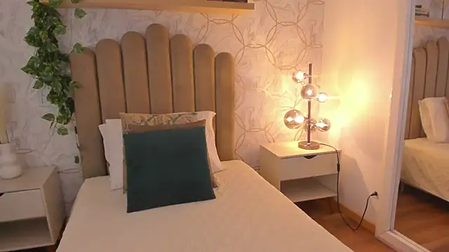 Zafiro22  online show from 12/23/25, 03:37