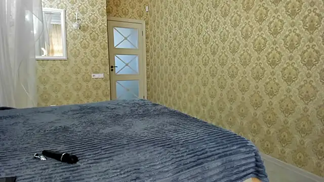 sofielovely  online show from 10/02/25, 12:01