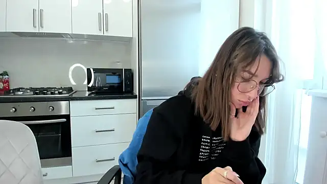 marylips online show from 12/18/25, 10:54