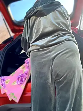 Snapshot of Milena-MilfaXXX chatting on 10/31/25, 06:03 Milena-MilfaXXX online show from 10/31/25, 06:03