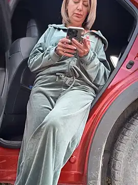 Snapshot of Milena-MilfaXXX chatting on 11/23/25, 06:13 Milena-MilfaXXX online show from 11/23/25, 06:13