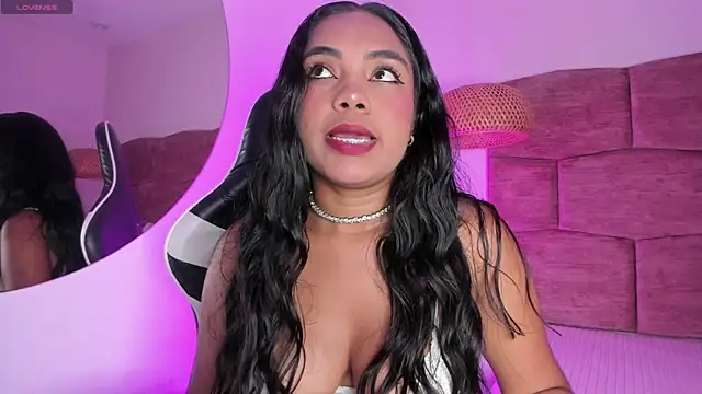 Snapshot of dani_velvet chatting on 12/04/25, 02:43 dani velvet online show from 12/04/25, 02:43