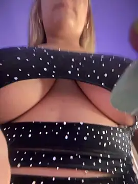 Snapshot of ChannelConnor_ chatting on 09/19/25, 02:18 ChannelConnor  online show from 09/19/25, 02:18