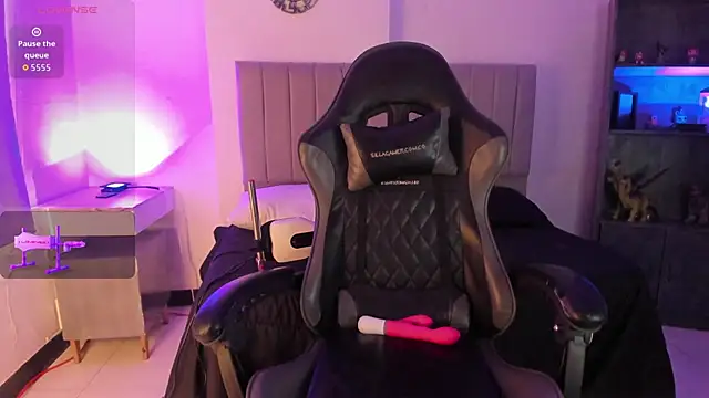 Scarlett21   online show from 12/19/25, 06:15