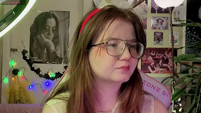 Sienna-Cow online show from 12/15/25, 05:28