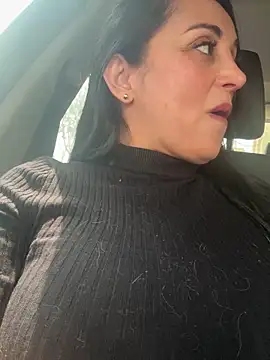 hotadhara01 online show from 12/17/25, 05:30