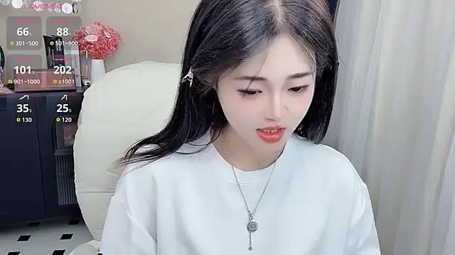 Snapshot of CeeKie chatting on 07/28/26, 01:43 CeeKie online show from 07/28/26, 01:43
