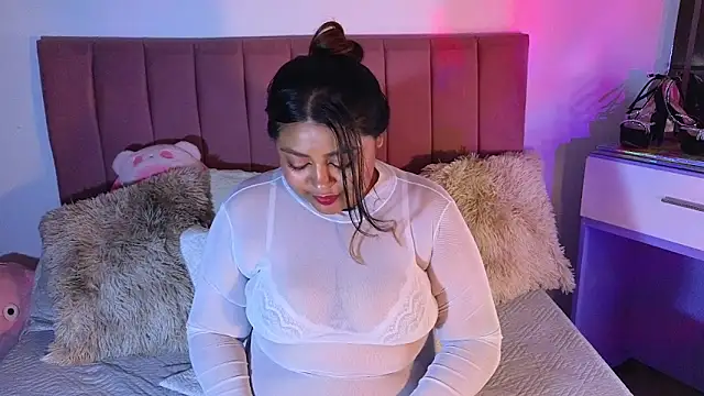 Hela Collins online show from 04/23/26, 04:14