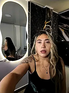  ManuVeelez online show from 10/08/25, 03:04