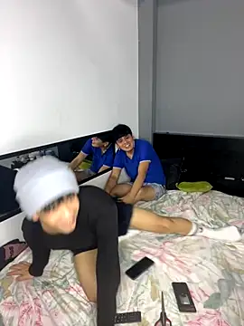 Kailertwink online show from 10/21/25, 05:19