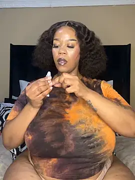 THICKBUNNYCHICKxxx online show from 04/23/26, 08:44